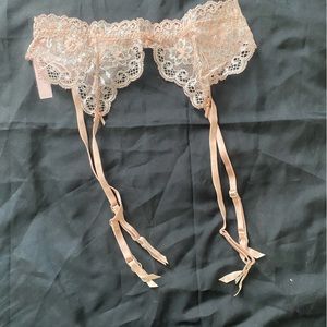 NWT Victoria’s Secret Dream Angels Garter belt NUDE